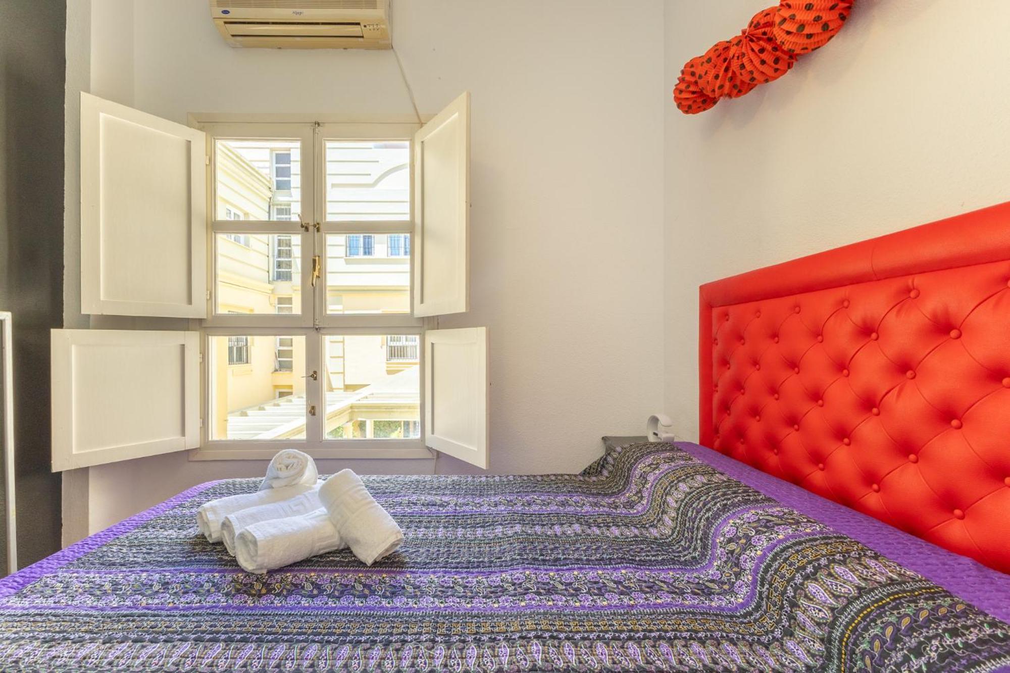 Conde Center Premium Suites, Free Parking Sewilla Zewnętrze zdjęcie